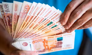 Nguyên nhân khiến đồng rúp Nga lao dốc so với USD?
