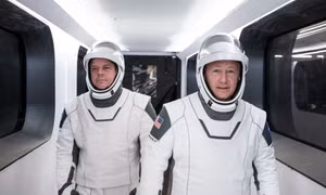Phi hành gia NASA trước chuyến bay lịch sử vào vũ trụ với tàu SpaceX