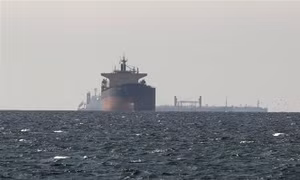Tàu thuyền qua eo biển Hormuz đang dè chừng Iran hay Mỹ hơn?