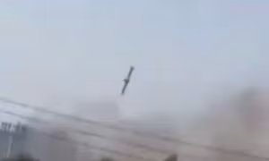 Khoảnh khắc tên lửa Tomahawk lao xuống gần trường nữ sinh Iran 