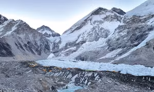 Băng bẩn có thể đang tiếp sức cho những thảm họa ở Himalaya