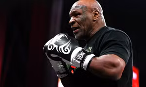 Rủi ro tổn thương não khi Mike Tyson thượng đài sau 19 năm