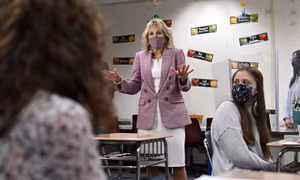 Bà Jill Biden trở thành Đệ nhất phu nhân Mỹ đầu tiên làm việc toàn thời gian ngoài Nhà Trắng