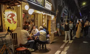Tokyo khôi phục hoạt động của các nhà hàng ăn uống