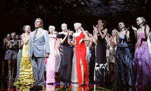 Valentino Garavani, 'vị hoàng đế cuối cùng' của làng thời trang - Kỳ cuối