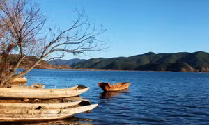Phận đàn ông ở 'Tây Lương nữ quốc' bên hồ Lư Cô thơ mộng