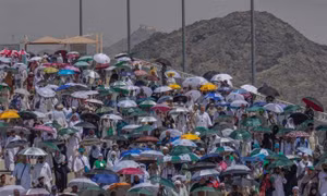 Hé lộ thế giới ngầm tổ chức tour trái phép tới Mecca sau khi 1.300 người bỏ mạng