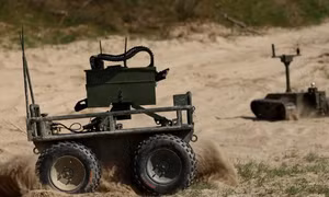 Robot Ukraine dẫn đầu tấn công, dọn sạch chiến hào Nga ở Kharkiv