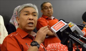 Malaysia: Áp lực nội bộ ngày càng tăng, Chủ tịch đảng UMNO từ chức