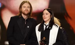 Grammy 2026: Ca khúc của năm gọi tên ‘Wildflower’