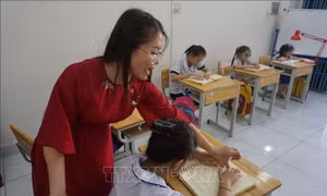 Cô giáo Đinh Lan Phương hết lòng vì học sinh khuyết tật