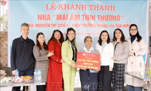 Trao mái ấm cho phụ nữ có hoàn cảnh đặc biệt khó khăn