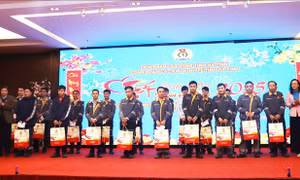 Hỗ trợ người lao động, học sinh nghèo đón Tết đầm ấm, vui tươi