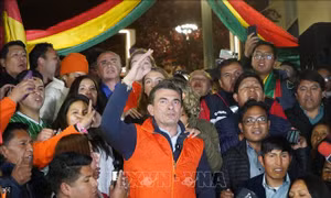 Bolivia ban bố tình trạng khẩn cấp do gián đoạn giao thông đường bộ