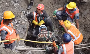 Lũ quét tại Nepal: Giải cứu được 2 người sau 10 ngày mắc kẹt