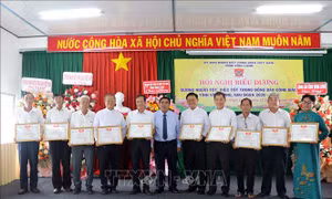 Biểu dương điển hình người tốt, việc tốt trong đồng bào Công giáo