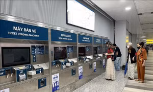 Ngày đầu tiên metro Bến Thành - Suối Tiên vận hành thu phí bị lỗi hệ thống bán vé, hành khách giảm