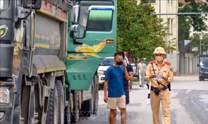 Xử lý nghiêm vi phạm trên các tuyến vận chuyển vật liệu trọng điểm