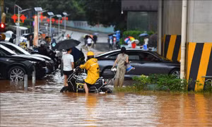 Mưa lớn gây thiệt hại tại Trung Quốc 