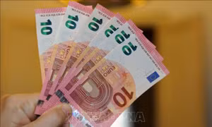 Pháp tìm cách trì hoãn thời hạn nộp kế hoạch giảm thâm hụt ngân sách