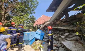 Ấm lòng những nghĩa cử của đoàn cứu trợ Việt Nam tại Myanmar