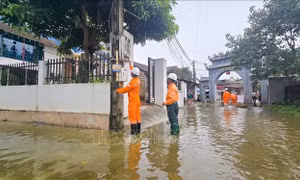 Chủ động nguồn lực, tăng tốc khôi phục điện tại các vùng ảnh hưởng bão số 4