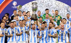 Cổ động viên Argentina thức trọn đêm mừng chức vô địch Copa America 2024