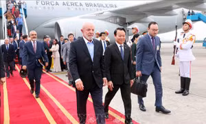 Tổng thống Brazil Luiz Inácio Lula da Silva đến Hà Nội, bắt đầu thăm cấp Nhà nước tới Việt Nam