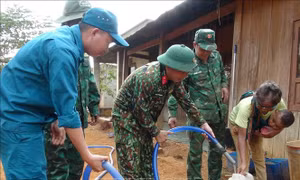 Giọt nước nghĩa tình trong mùa hạn