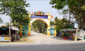 6 học sinh nghi ngộ độc khí từ 'bóng thối' đã được xuất viện