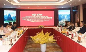 Thúc đẩy hợp tác giữa tỉnh Cao Bằng (Việt Nam) và thành phố Bách Sắc (Trung Quốc)