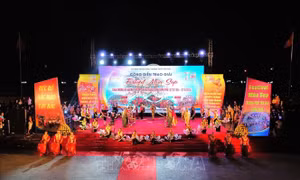 Hơn 3.000 diễn viên tham gia Festival múa sạp 'Rực rỡ sắc màu Tây Bắc'