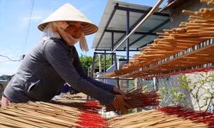 Độc đáo nghề 'xoi' trầm ở làng quê Vạn Thắng