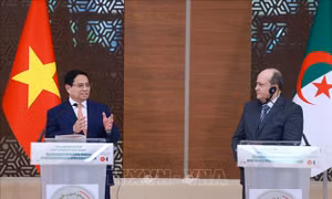 Thủ tướng Phạm Minh Chính và Thủ tướng Algeria Sifi Ghrieb gặp gỡ báo chí