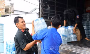 Cùng người dân tái thiết cuộc sống sau bão, lũ