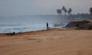 Bão Erin tàn phá Caribe, đe dọa bờ biển Mỹ với sóng lớn và lũ lụt