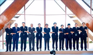 Thủ tướng dự Phiên họp hẹp Hội nghị Cấp cao ASEAN lần thứ 48