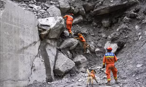 Lũ quét tại Nepal và Trung Quốc: Thách thức trong cứu trợ người sống sót