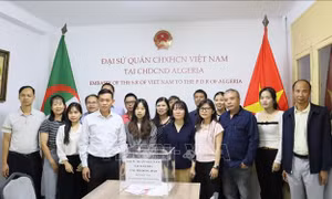 Đại sứ quán Việt Nam tại Algeria tổ chức phát động quyên góp ủng hộ đồng bào bị bão lụt trong nước
