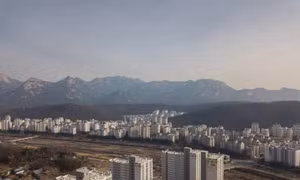 Chi phí nhà ở và đi lại tăng, gây áp lực lên giới trẻ Hàn Quốc