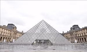 Pháp lần đầu phát sóng video vụ trộm chấn động tại Bảo tàng Louvre