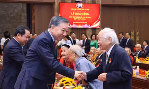 Tổng Bí thư, Chủ tịch nước Tô Lâm dự Lễ trao tặng Huy hiệu Đảng tại Đảng bộ thành phố Hà Nội