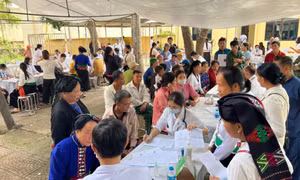 Trên 1.000 người dân ở Mường Chiềng được khám bệnh, phát thuốc miễn phí
