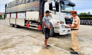 Liên tiếp phát hiện nhiều vụ vận chuyển hàng hóa không rõ nguồn gốc, xuất xứ