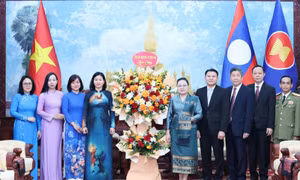 Hội Liên hiệp Phụ nữ Việt Nam chúc mừng 50 năm Quốc khánh nước CHDCND Lào