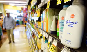 J&J có nguy cơ bị kiện tại Anh về bột talc gây ung thư