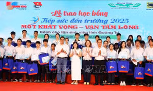 Trao 111 suất học bổng cho tân sinh viên có hoàn cảnh khó khăn