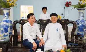 Thăm, chúc mừng 101 năm Ngày Khai đạo Cao Đài
