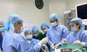 Cứu sống cụ ông 75 tuổi hóc dị vật xương gà nguy kịch