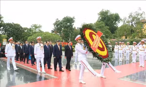 Lãnh đạo Đảng, Nhà nước đặt vòng hoa tưởng niệm các Anh hùng, Liệt sĩ